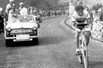 1957 – Giro d’Italia and Nencini on the attack, followed by Chlorodont team car. Ernesto Colnago is standing at upper left, behing Tano